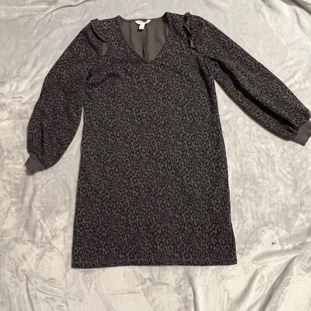 9 West Sweatshirt Dress Leopard  Gray With V Neck And Ruffle‎ at Shoulder MED